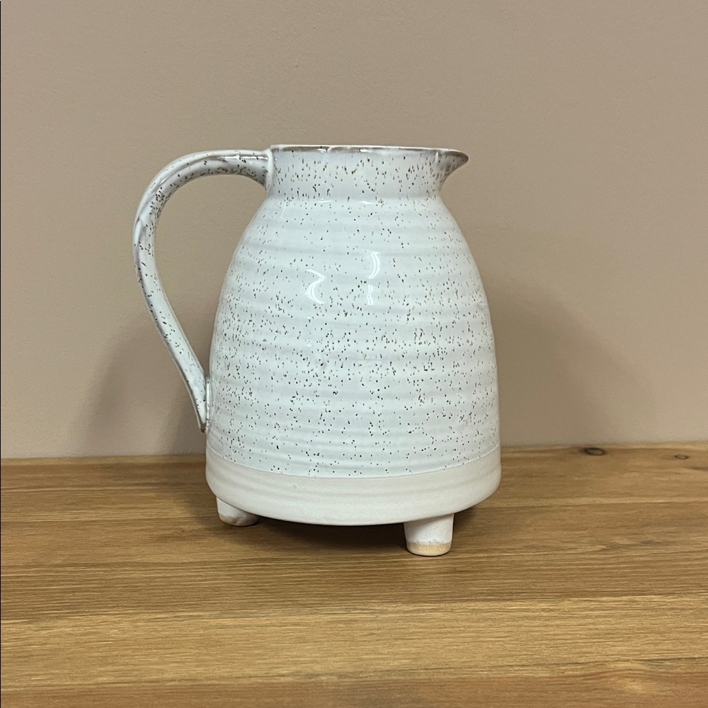 Speckled Footed Pitcher